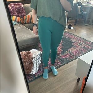 Teal Lululemon leggings with pockets (perfect condition)